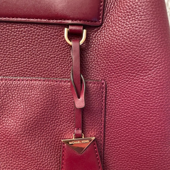 MICHAEL Michael Kors Meredith East West Bonded Leather Tote Bag in Oxblood red - Picture 3 of 16